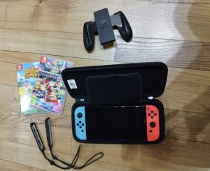 Nintendo switch oled + case + games