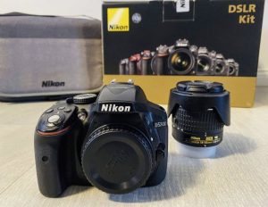 Nikon D5300 DSLR + AF-P 18-55 VR II + portrémarkolat + távkioldó