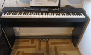 Digital piano (Casio PX-360M)