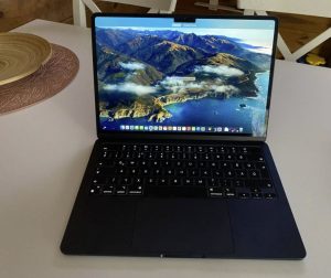 Apple Macbook M2 250GB