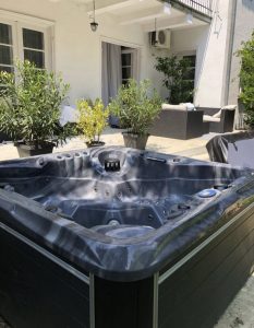 Premium jacuzzi massage pool, brand new, sold with warranty, extras